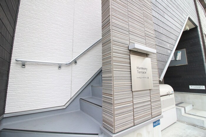 物件外観写真4　(エントランス部分)