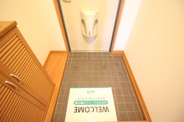 物件内観写真7　(玄関)