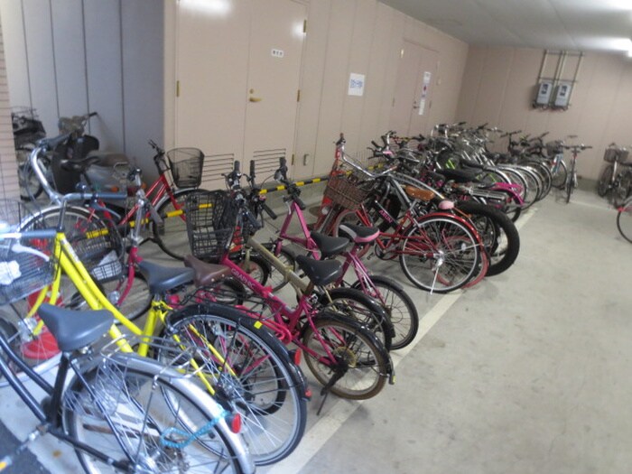 物件外観写真6　(駐輪場)