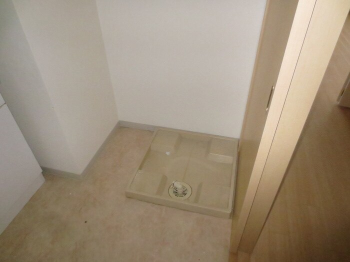 物件内観写真12　(洗濯機置場)