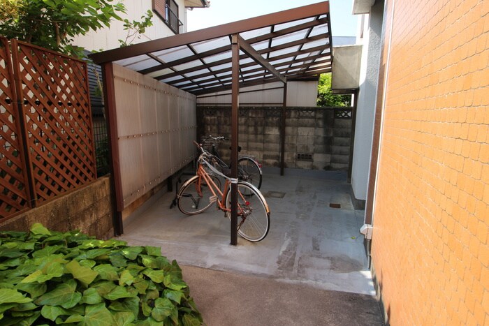 物件外観写真3　(駐輪場)