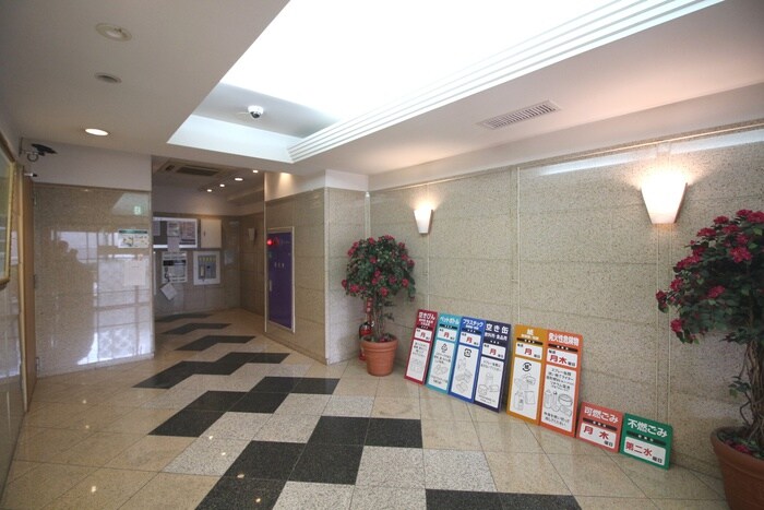 物件外観写真5　(エントランス部分)