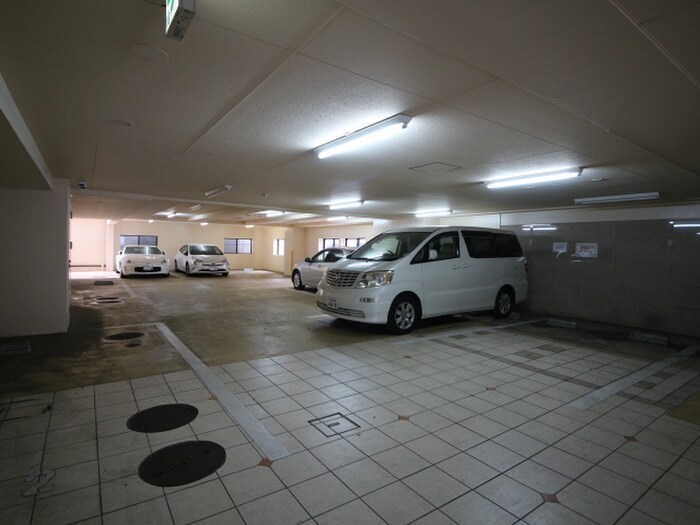 物件外観写真6　(駐車場)