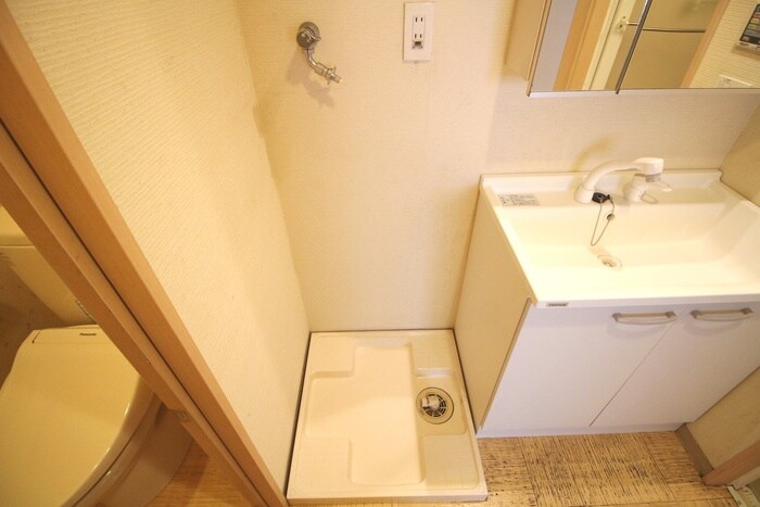 物件内観写真10　(洗濯機置場)