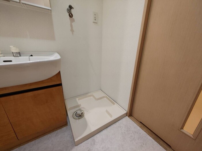 物件内観写真14　(洗濯機置場)