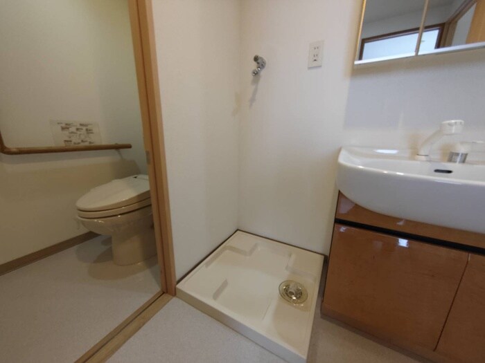 物件内観写真15　(洗濯機置場)