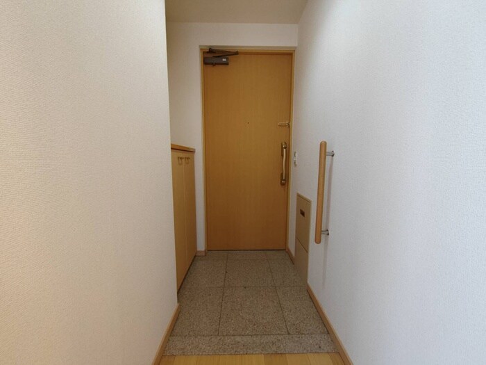 物件内観写真16　(玄関)