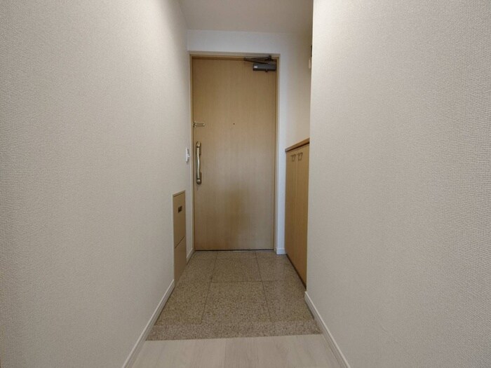 物件内観写真16　(玄関)