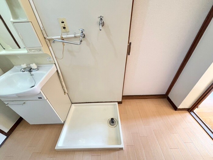 物件内観写真11　(洗濯機置場)