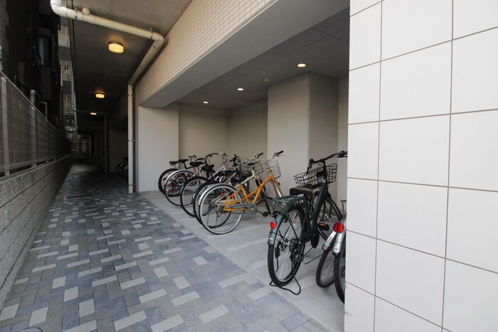 物件外観写真4　(駐輪場)