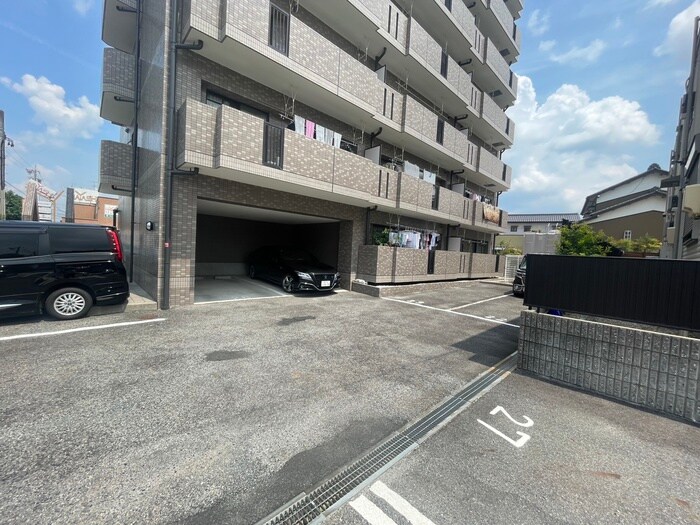 物件外観写真6　(駐車場)