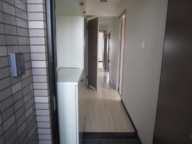 物件内観写真16　(玄関)