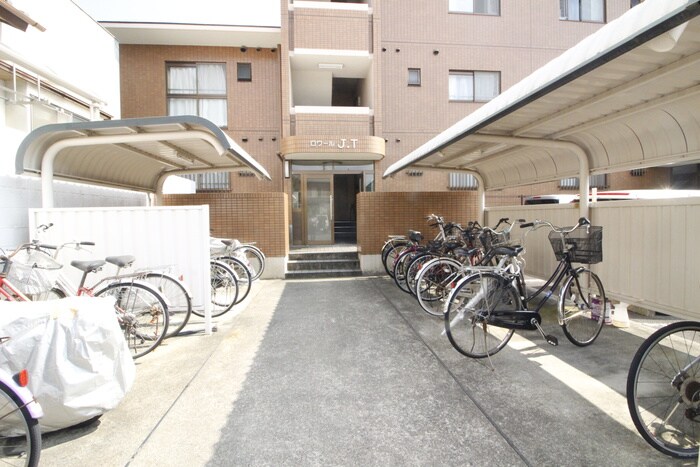 物件外観写真4　(駐輪場)