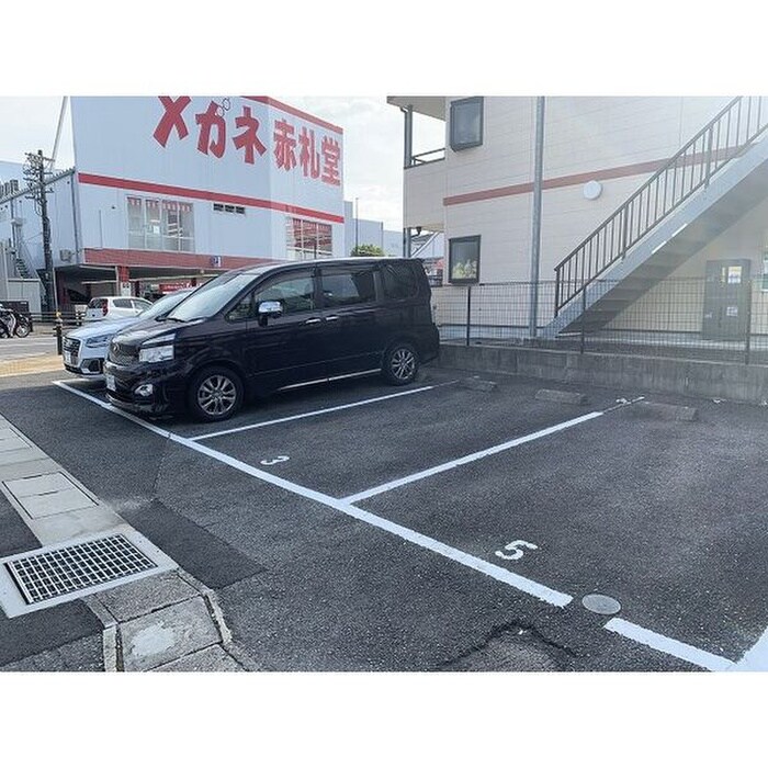 物件外観写真6　(駐車場)