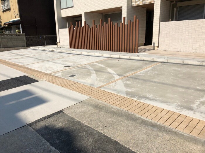 物件外観写真4　(駐車場)