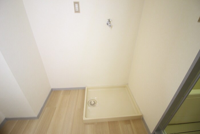 物件内観写真11　(洗濯機置場)