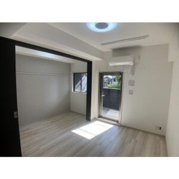 物件内観写真2　(居室)