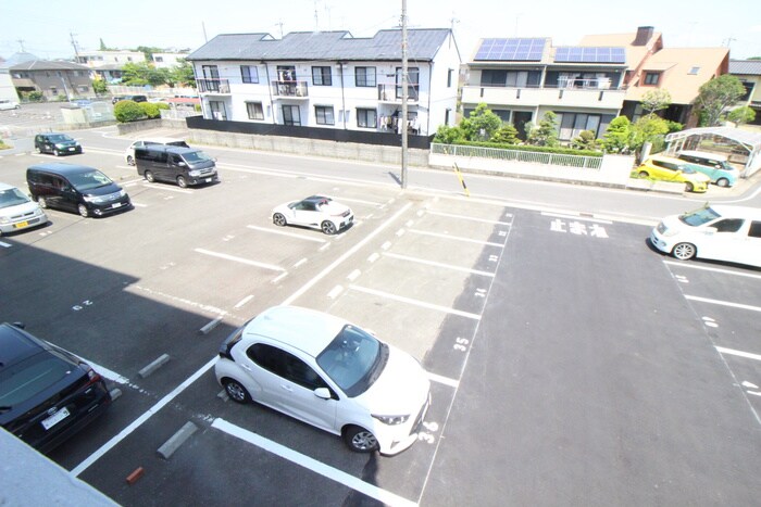 物件外観写真6　(駐車場)