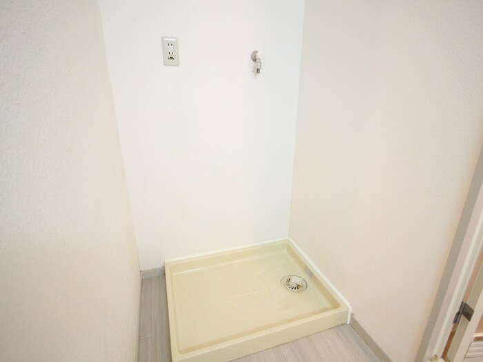 物件内観写真11　(洗濯機置場)