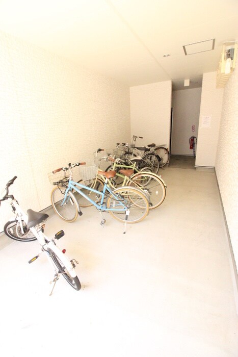 物件外観写真4　(駐輪場)