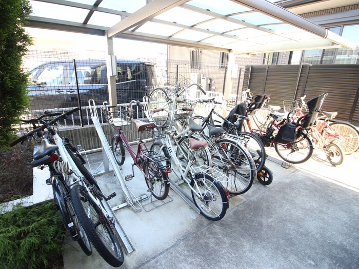 物件外観写真4　(駐輪場)