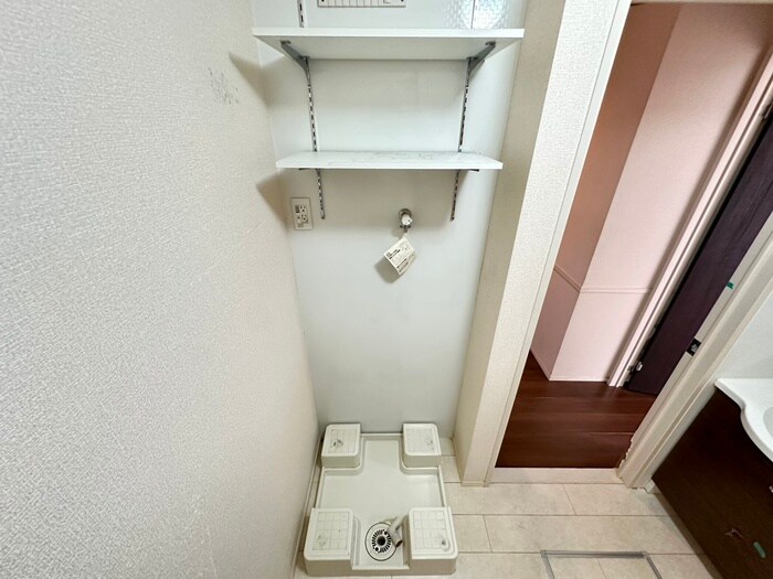 物件内観写真17　(洗濯機置場)