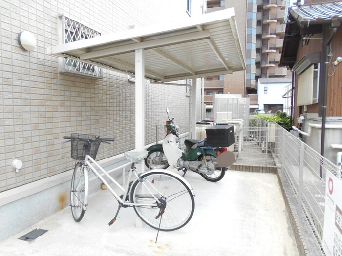 物件外観写真2　(駐輪場)