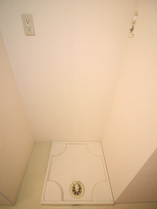 物件内観写真11　(洗濯機置場)