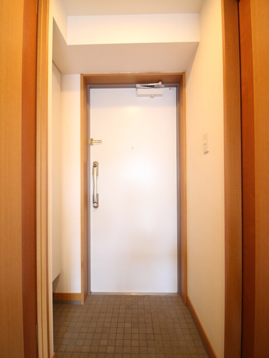 物件内観写真18　(玄関)