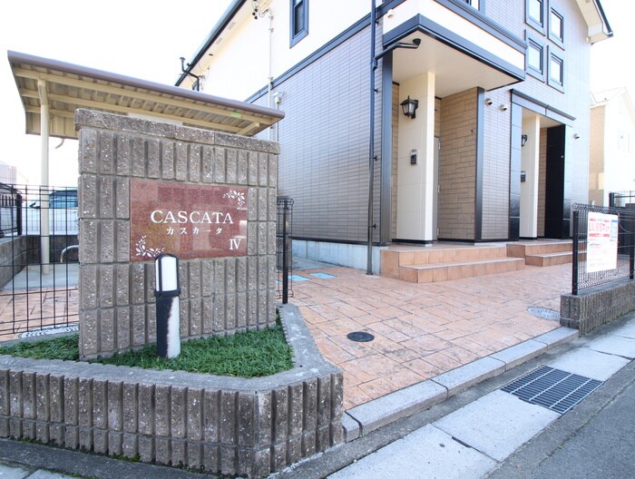 物件外観写真6　(エントランス部分)