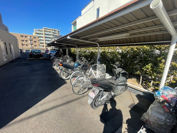 物件外観写真5　(駐輪場)