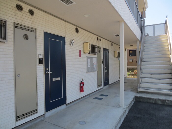 物件外観写真3　(エントランス部分)
