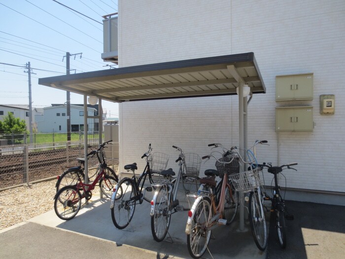 物件外観写真4　(駐輪場)