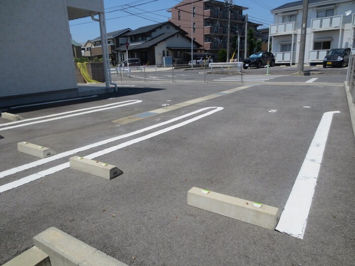 物件外観写真5　(駐車場)