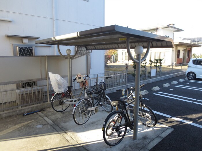 物件外観写真4　(駐輪場)