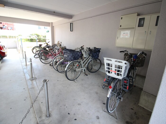 物件外観写真5　(駐輪場)