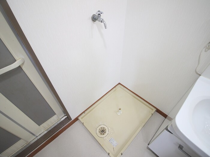 物件内観写真16　(洗濯機置場)