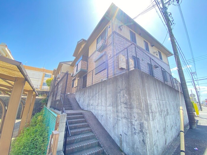 物件外観写真2　(エントランス部分)