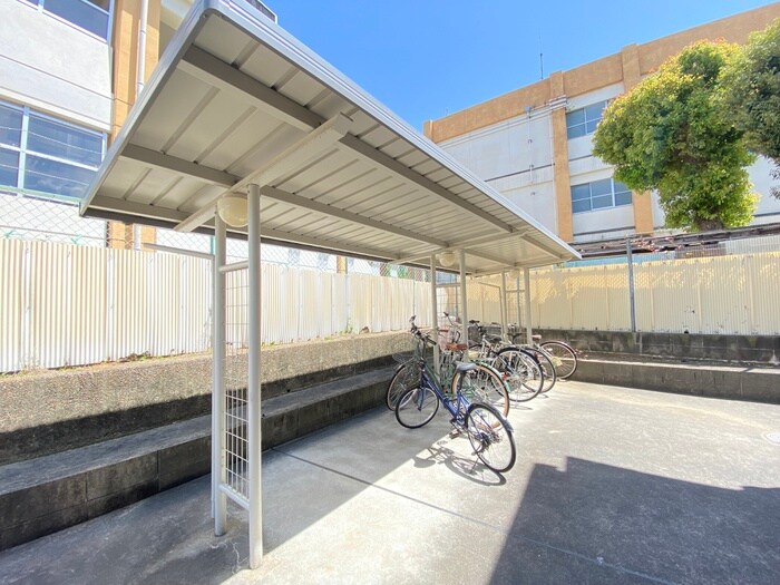 物件外観写真3　(駐輪場)