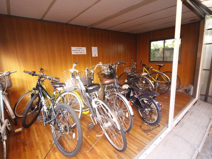 物件外観写真3　(駐輪場)