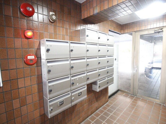 物件外観写真5　(エントランス部分)