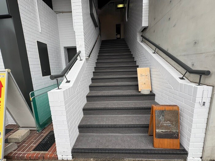 物件外観写真5　(エントランス部分)