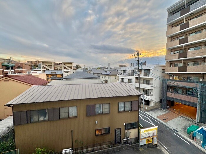 物件内観写真12　(室内からの展望)