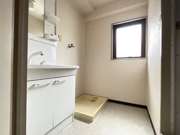 物件内観写真12　(洗濯機置場)