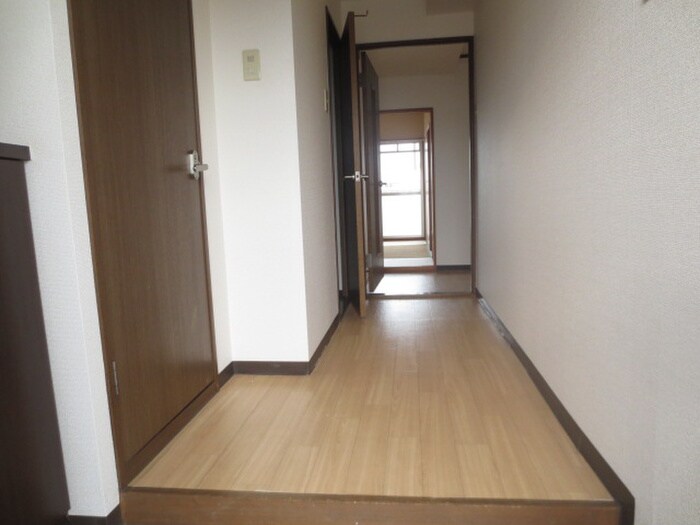 物件内観写真11　(玄関)