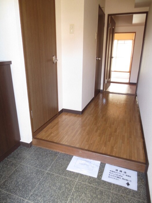 物件内観写真15　(玄関)