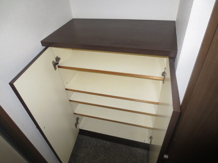 物件内観写真15　(靴箱)