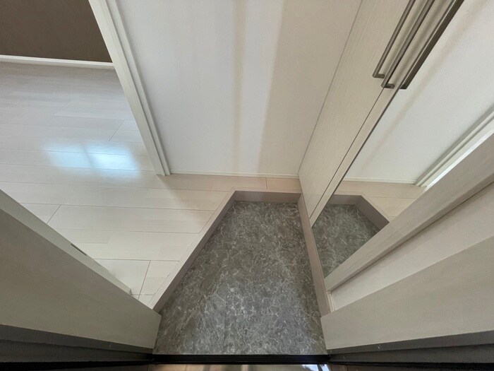 物件内観写真16　(玄関)