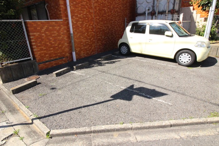 物件外観写真6　(駐車場)