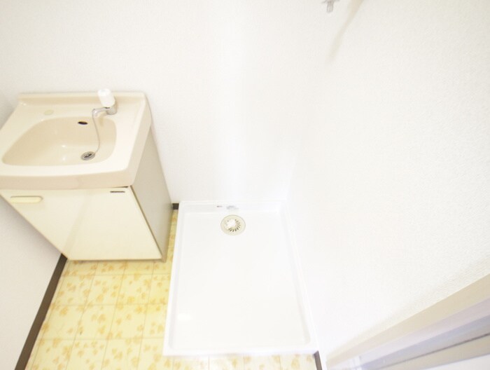 物件内観写真16　(洗濯機置場)